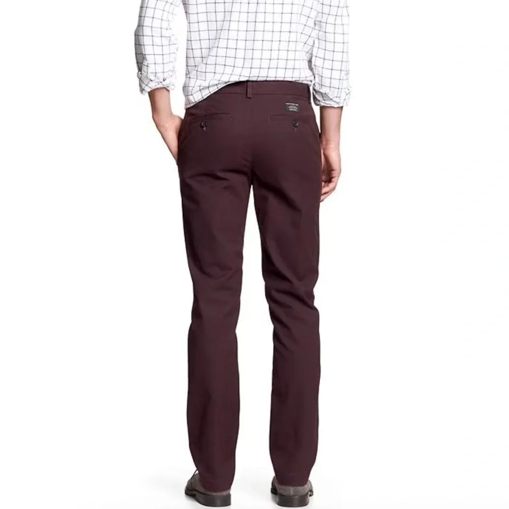 Banana Republic Aiden Slim Fit Men's Chinos in Plumb Size 32x30